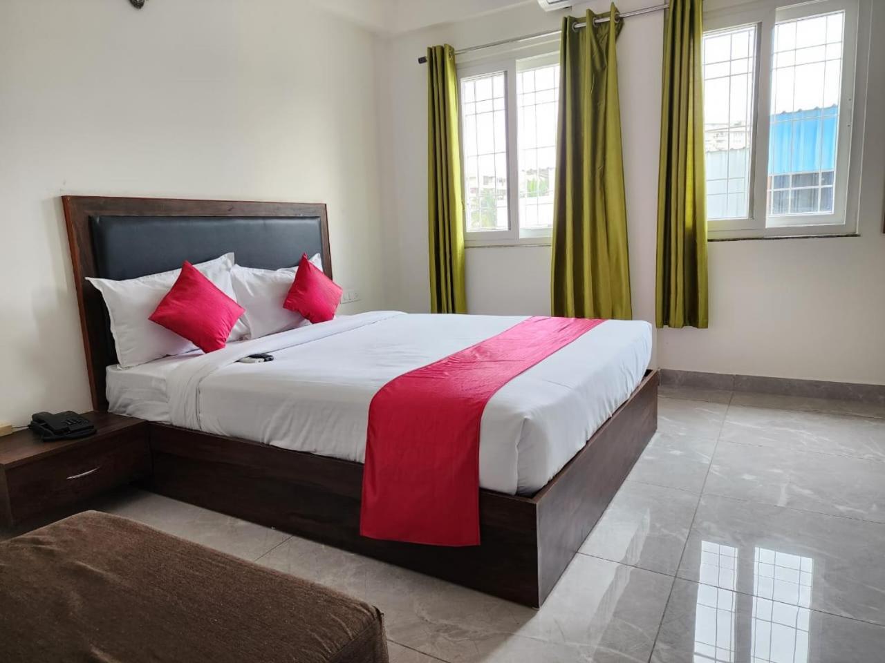 Hotel Dreams Inn บังกาลอร์ ภายนอก รูปภาพ
