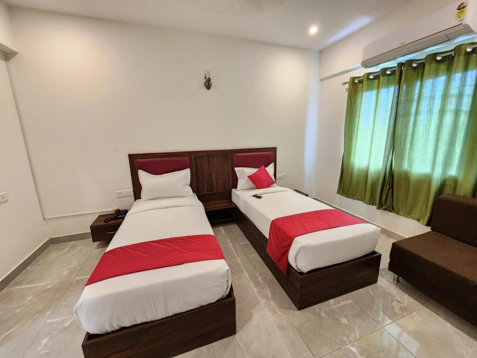 Hotel Dreams Inn บังกาลอร์ ภายนอก รูปภาพ