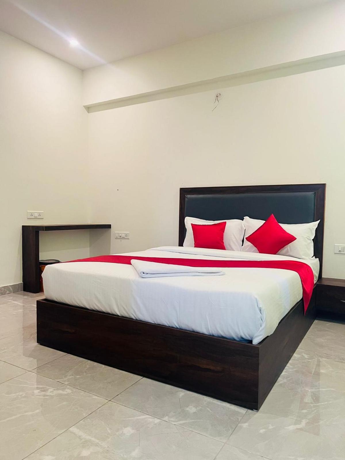 Hotel Dreams Inn บังกาลอร์ ภายนอก รูปภาพ